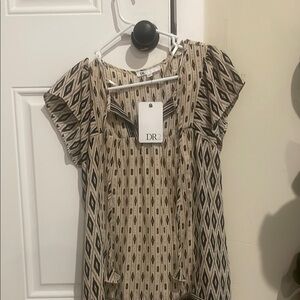 DR2 Women's Tan and Black Patterned Top